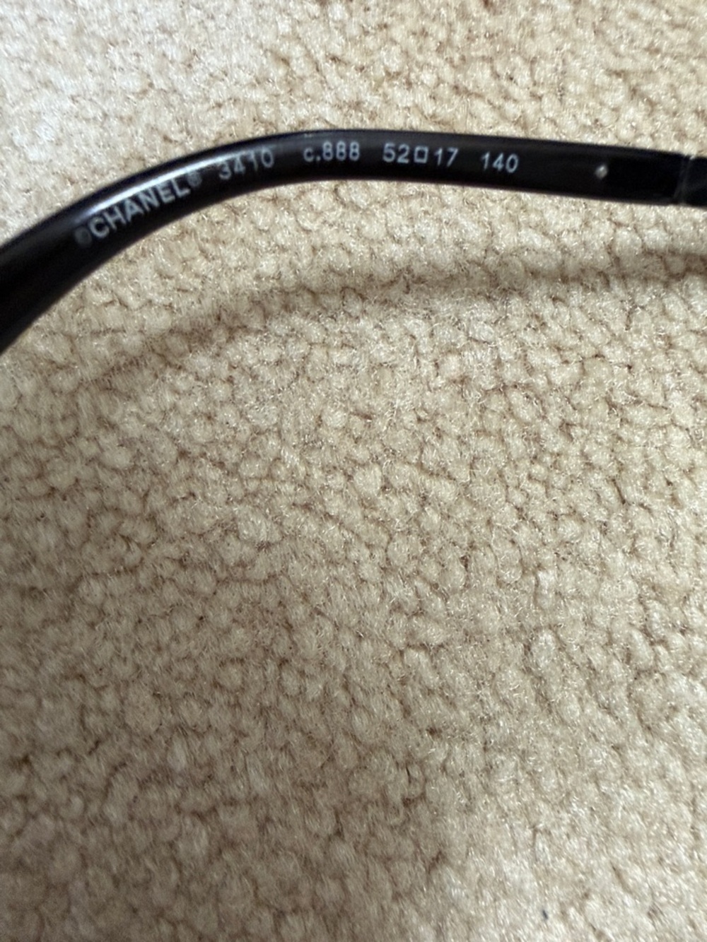 CHANEL Black Gloss Cat-Eye Sunglasses with Branded Case - Picture 4 of 4